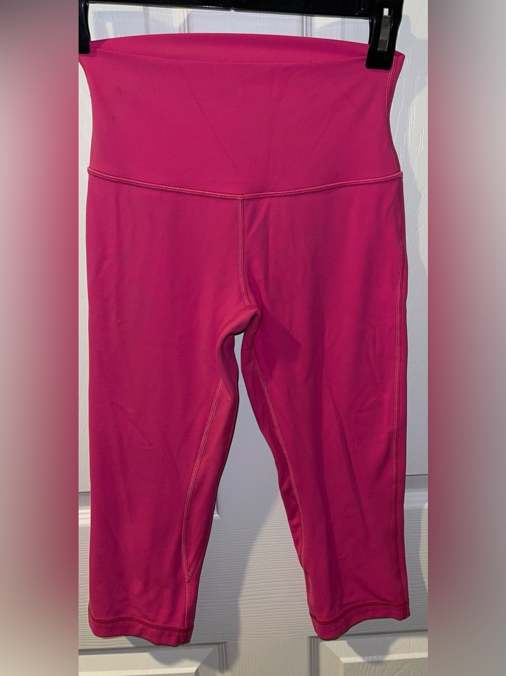 Lululemon 4 hot pink Capri legging